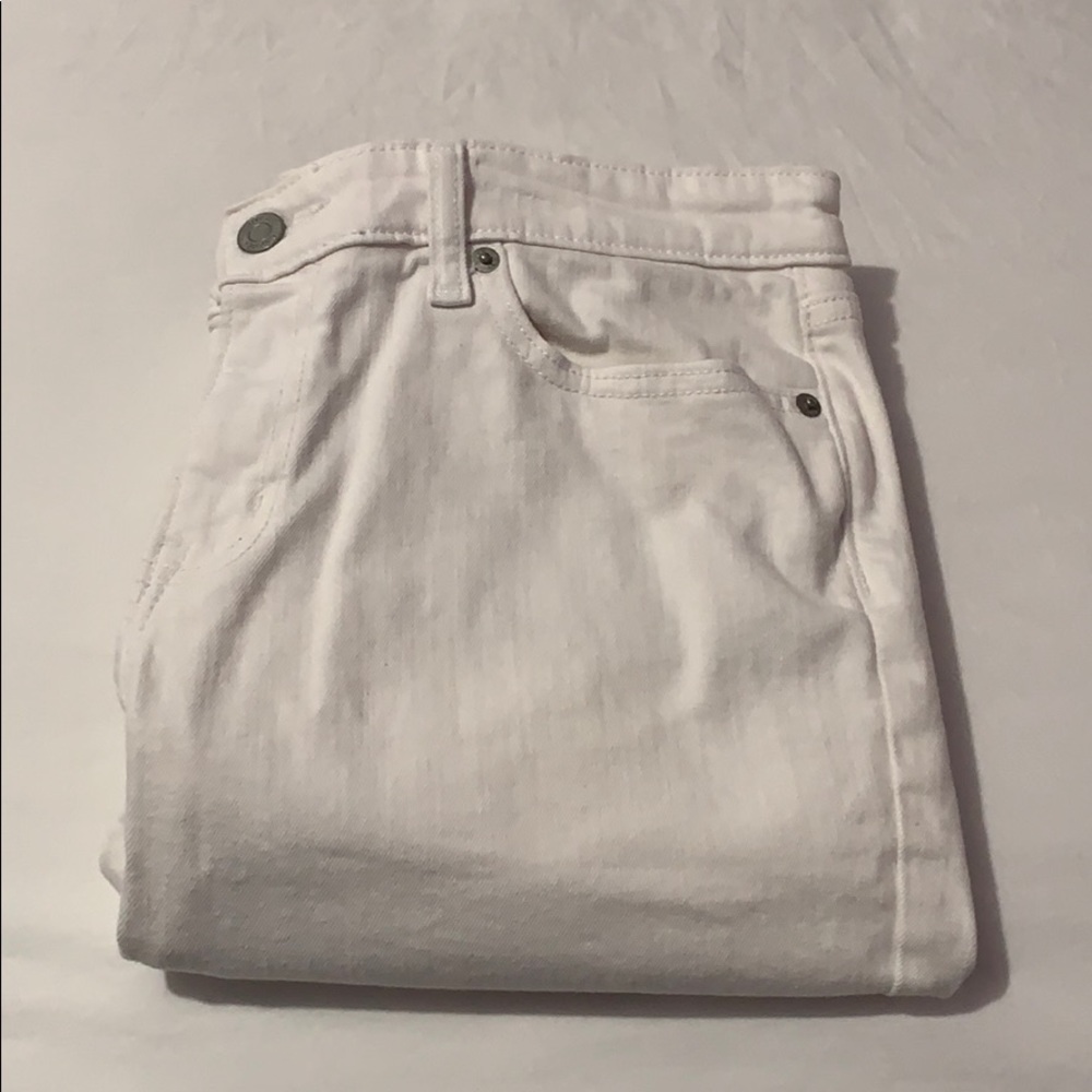 White Gap shorts